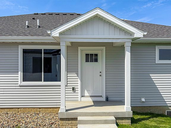 3rd image of 1552 Foxtail Dr SE