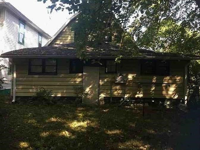 2nd image of 929 W 34th St
