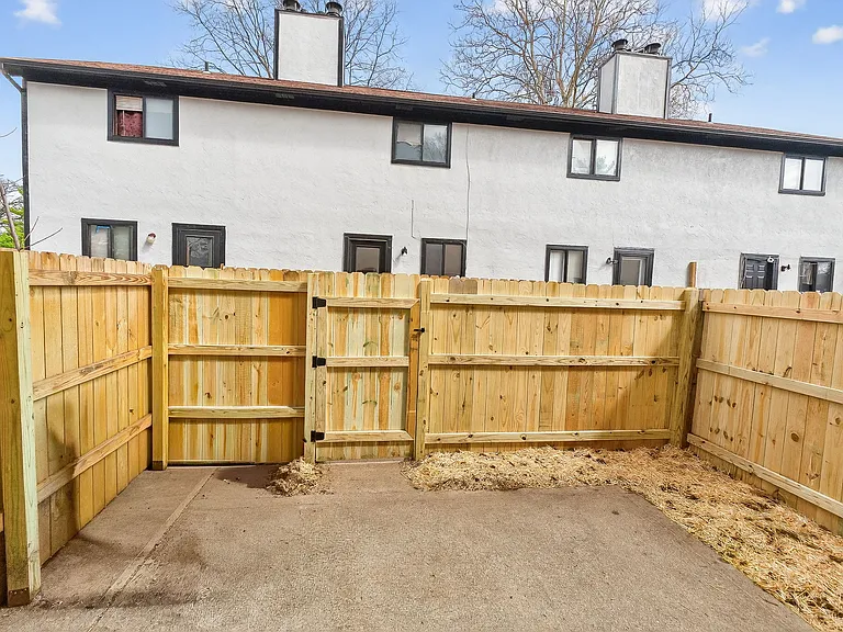 975 Hidden Acres Ct — Photo 37