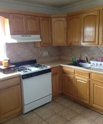 2nd image of 164 W Fulton St