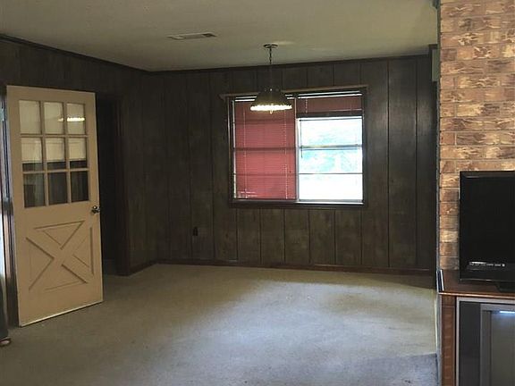 5th image of 4278 N Railroad Ave