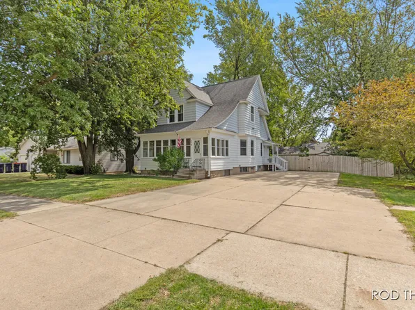 574 W 23rd St, Holland, MI 49423