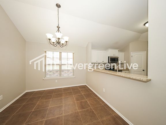 4th image of 10701 SE 26th St