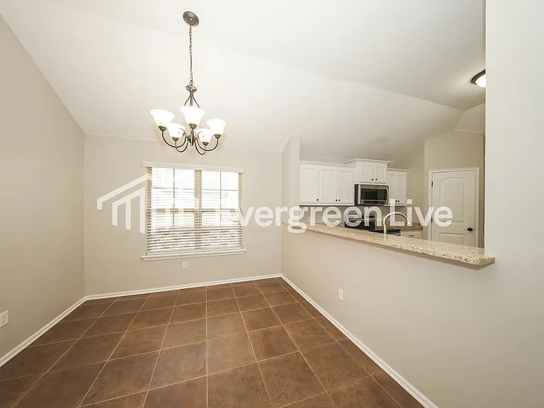 10701 SE 26th St — Photo 4