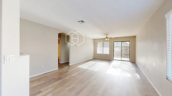 3 bed, 2.0 bath, 1319 sqft, $1,965 — Photo 4