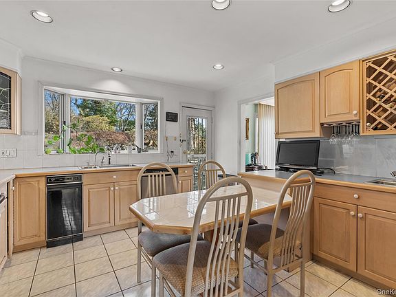 5th image of 18 Devon Road