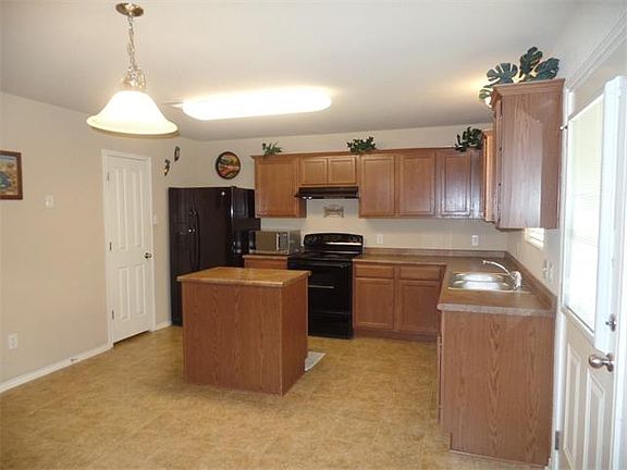 4th image of 214 Wells Bnd