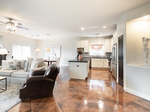 5th image of 11127 Autumn Grove Ct