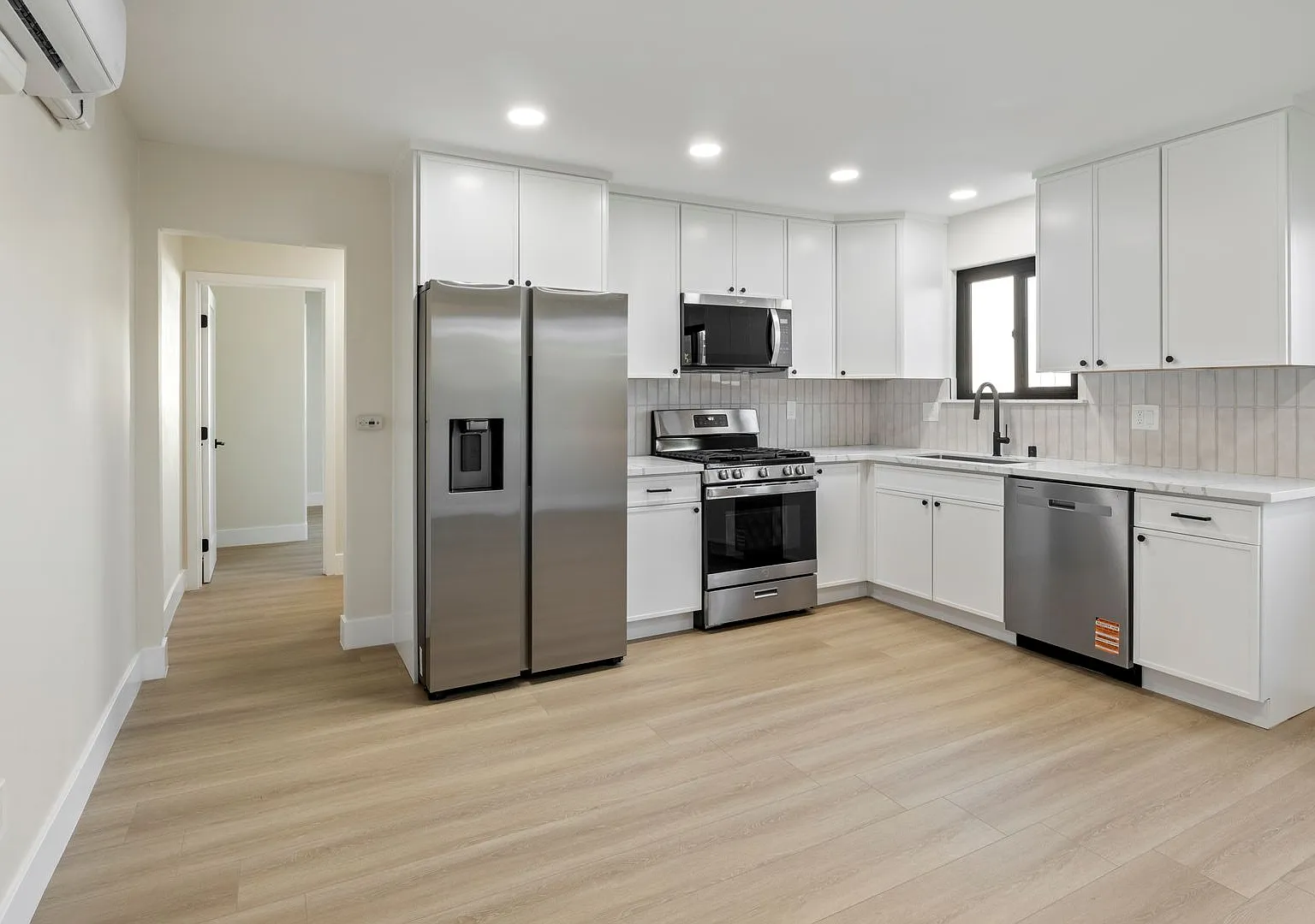 GS - 3129 Emerson — Photo 1