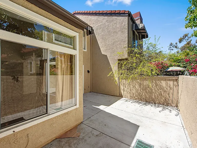 105 Stanford Ct — Photo 16