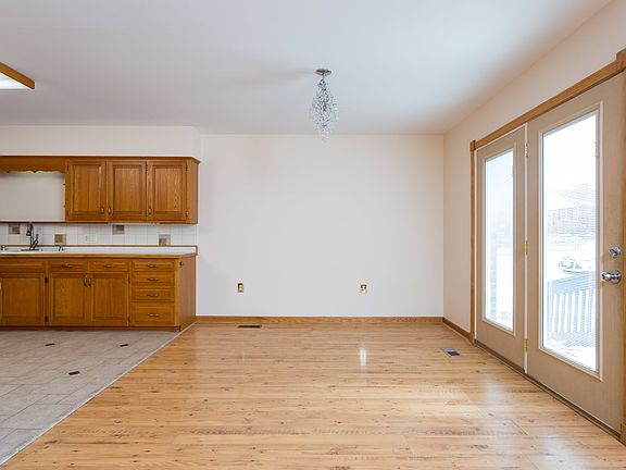 4th image of 3364 Hemlock St