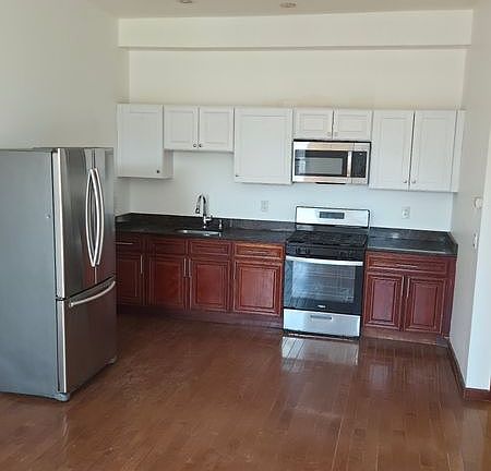 4th image of 113-10 Farmers Blvd #2R