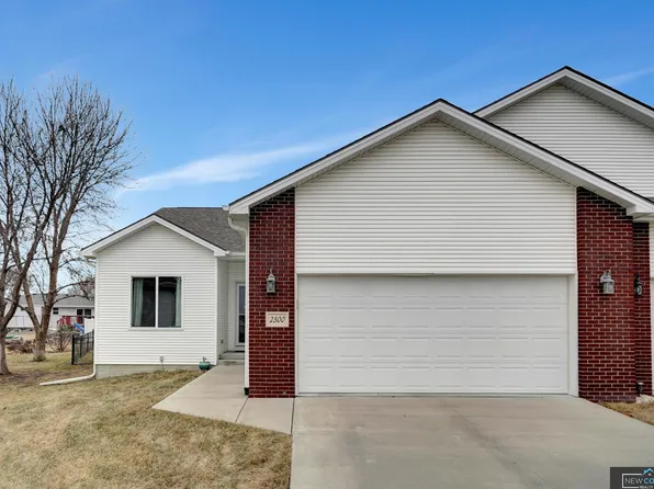 2300 City View Ct, Lincoln, NE 68521