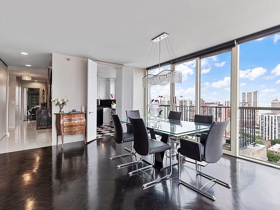 5th image of 1212 N La Salle Dr #2701-02