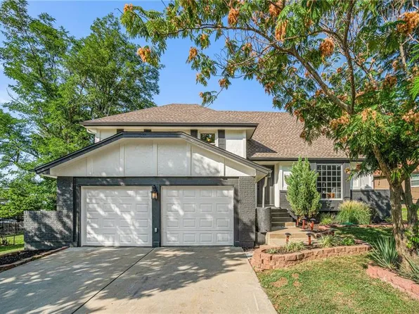 908 SE 3rd Ter, Lees Summit, MO 64063