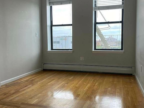 5th image of 144 Bruckner Blvd #3