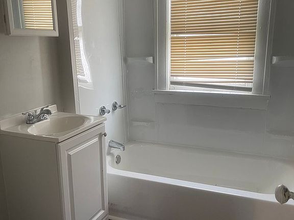 4th image of 3606 E 112th St #1