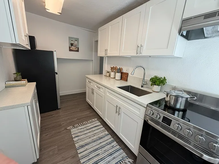 Must-see Updated Vintage-Style Studio at 1245 N Laurel Ave, West Hollywood, CA 90046 — Photo 1