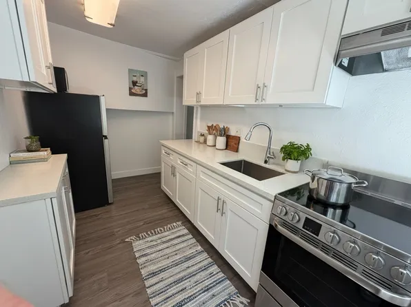 Must-see Updated Vintage-Style Studio at 1245 N Laurel Ave, West Hollywood, CA 90046, 1245 N Laurel Ave APT 16, West Hollywood, CA 90046