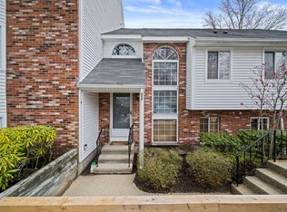 121 Tall Oaks Dr UNIT B, Weymouth, MA 02190