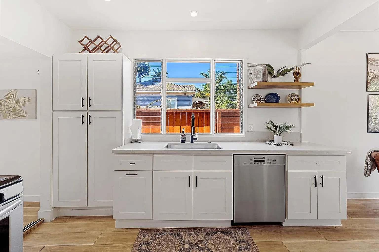 813 Castillo St — Photo 2