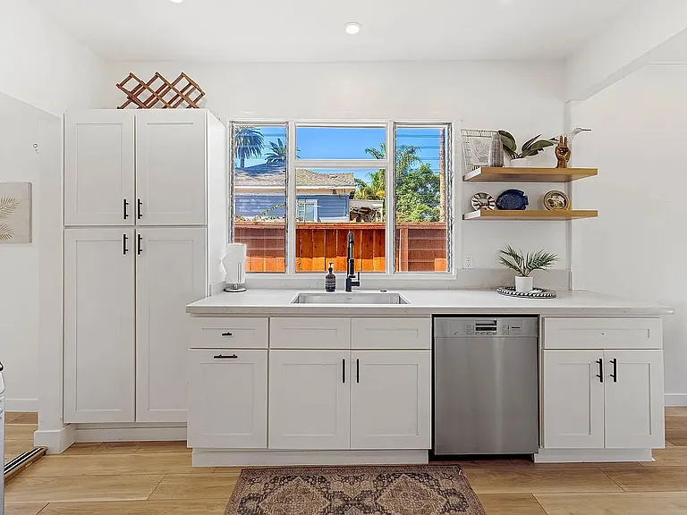813 Castillo St — Photo 2