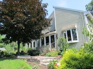 137 Barretts Hill Rd, Hudson, NH 03051