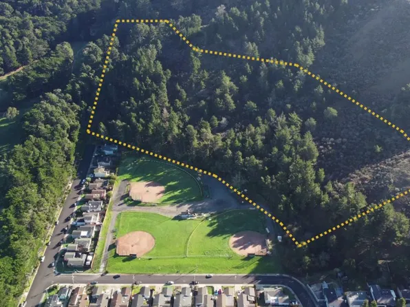 1000 Ridgeway Dr, Pacifica, CA 94044