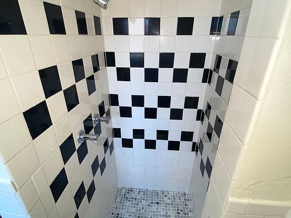 2nd image of 105 N Clark St #302