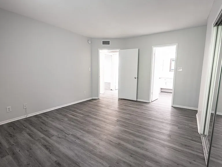 5302 Colodny Ave — Photo 36