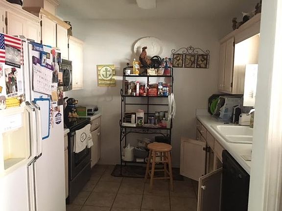 3rd image of 25 Lunker Ln