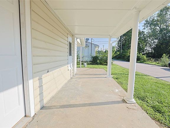3rd image of 239 Cedar St