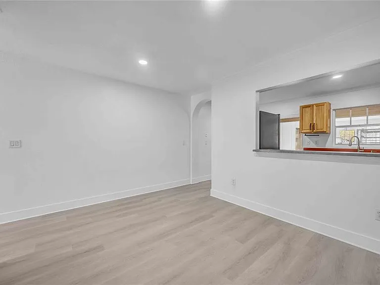 727 Kensington Lake Cir — Photo 19