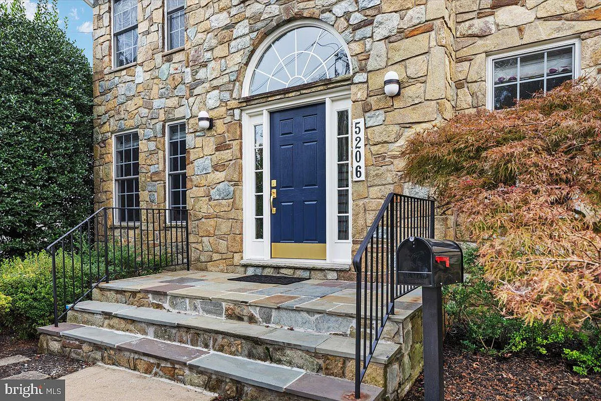 4 bed, 3.5 bath, 4574 sqft, $7,500 — Photo 4