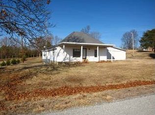 30 Vaughns Grove Rd, Trenton, TN 38382