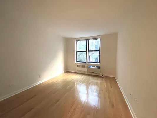 Rented by Douglas Elliman | media 20