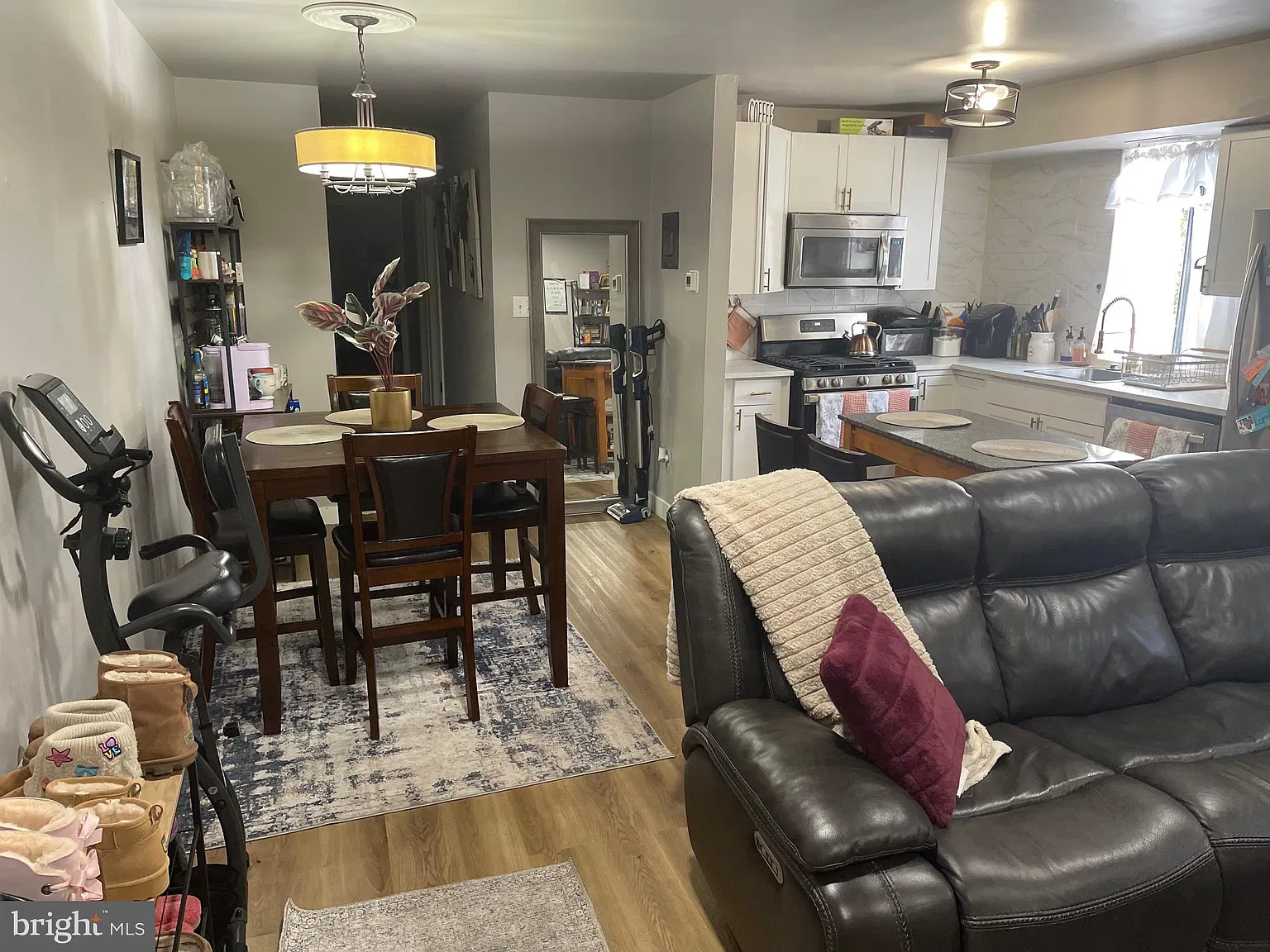 2 bed, 1.5 bath, 1042 sqft, $1,695 — Photo 4