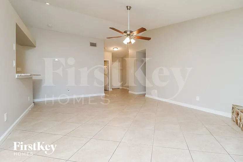 3 bed, 2.0 bath, 1372 sqft, $2,965 — Photo 4