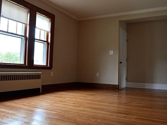 3rd image of 621 Adams St #621