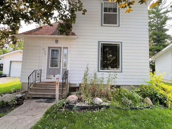 435 S 9th St, Forest City, IA 50436