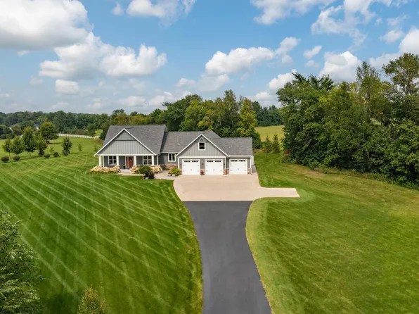 5180 Yvette St, Loretto, MN 55357