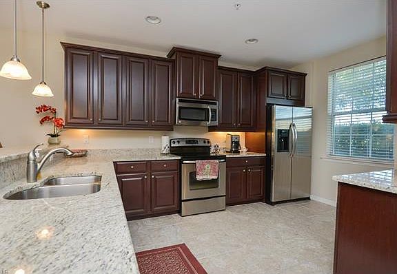 5th image of 23400 Alamanda Dr Unit 102