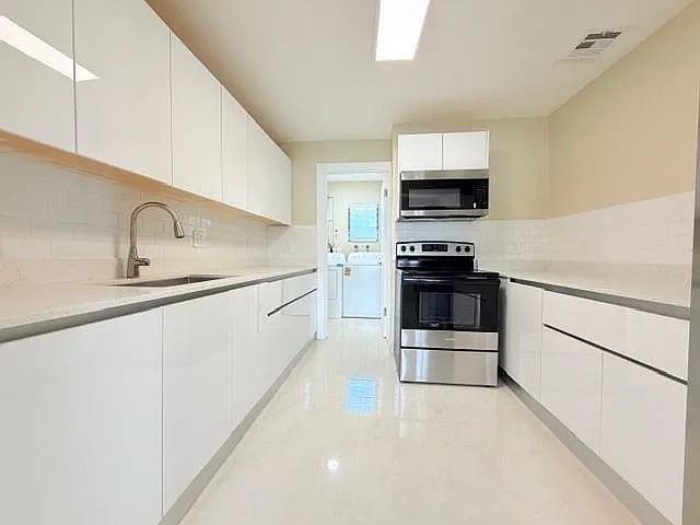 53 NE 16th Pl — Photo 3