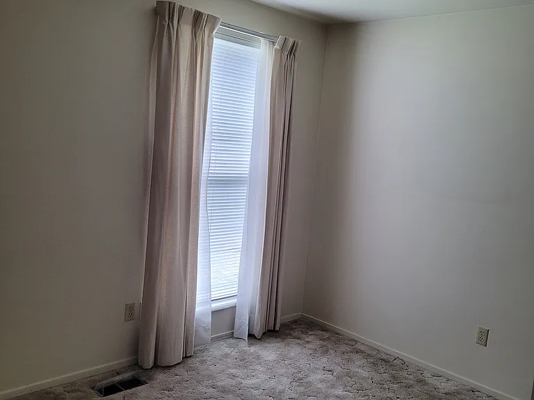 551 N Colonial Ave — Photo 2