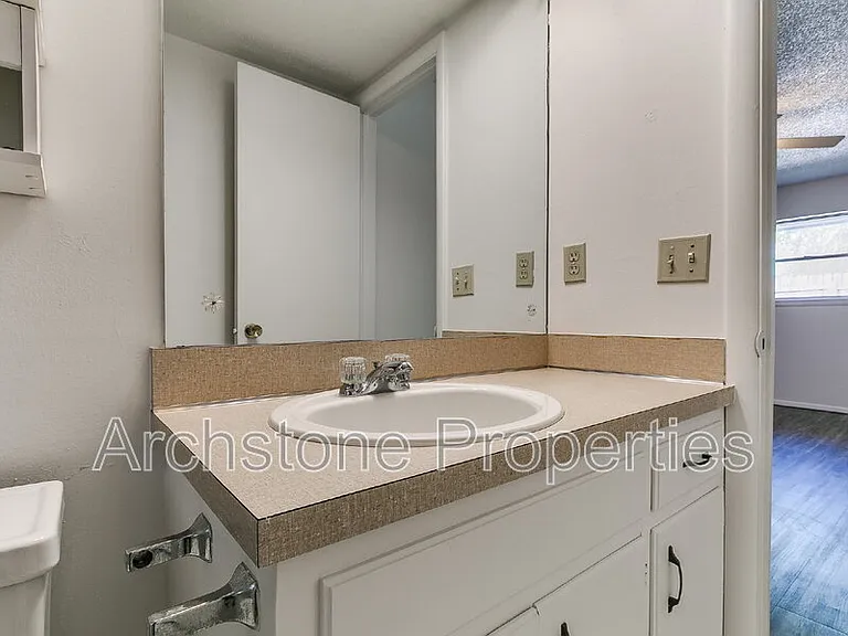 4508 NW 26th St — Photo 41