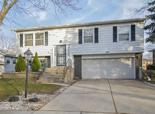 22943 Valley Dr, Richton Park, IL 60471