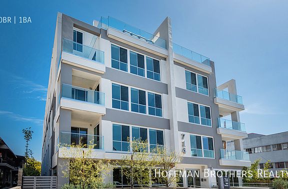 5th image of 716 N Sweetzer Ave #204