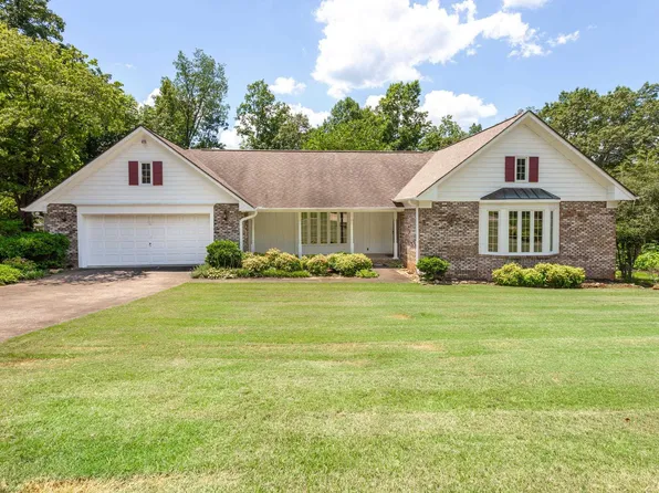 1303 Berkshire Dr NE, Jacksonville, AL 36265