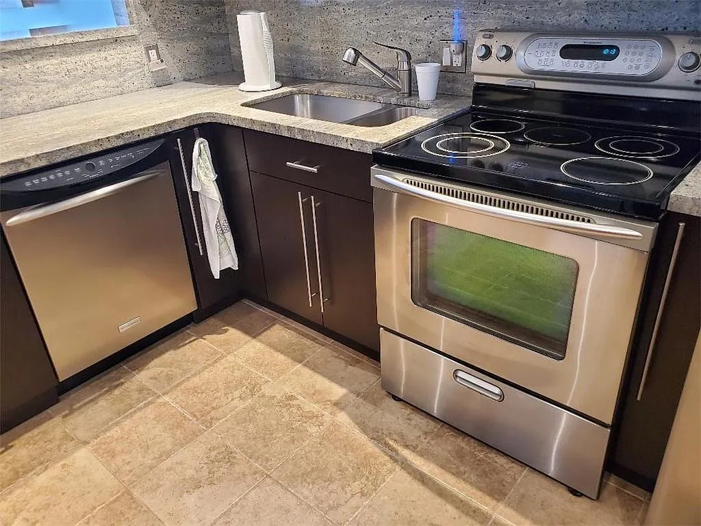 1 bed, 1.0 bath, 852 sqft, $1,650 — Photo 3