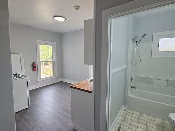 5th image of 424 1/2 Stinaff St